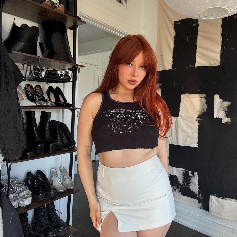 White mini skirt with slit